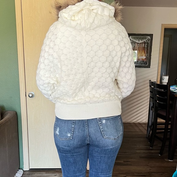 ⚠️Final Price⚠️ 77 Sisters Cream Faux Fur Hooded Full-Zip Jacket - Picture 7 of 9